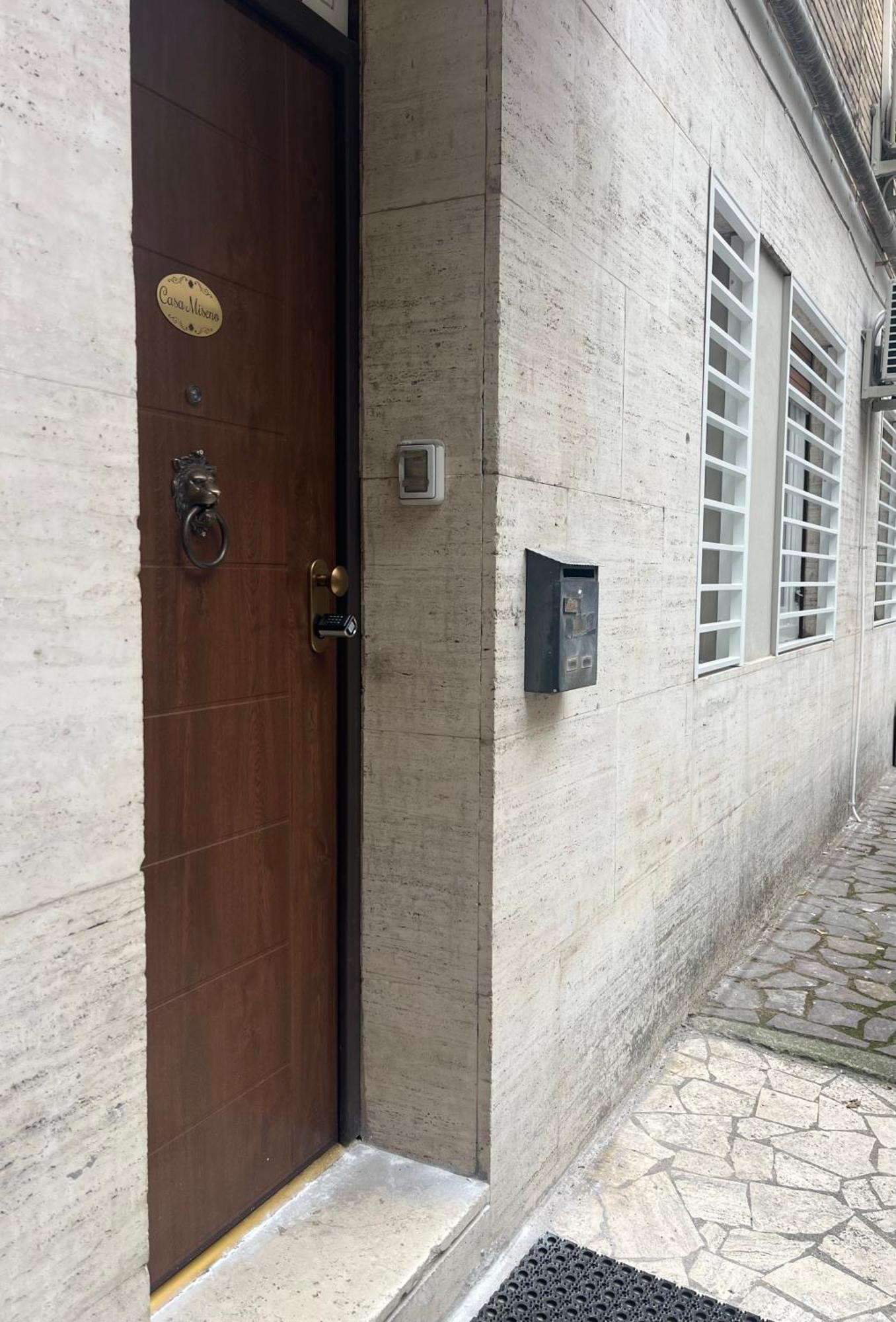 Casa Miseno, Independent Near Metro B Apartment Rom